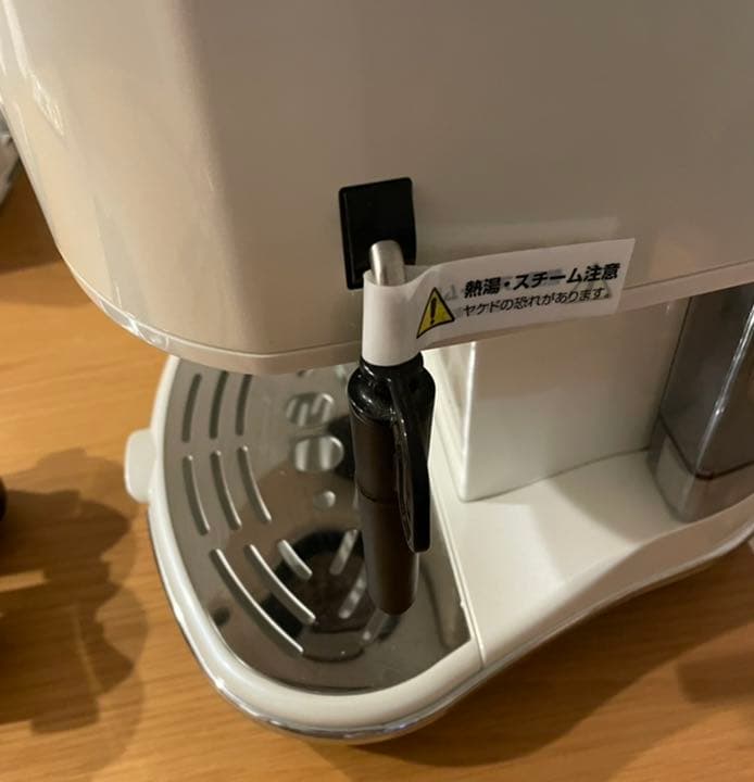 Delonghi デロンギ　エスプレッソ・カプチーノメーカー　ホワイト