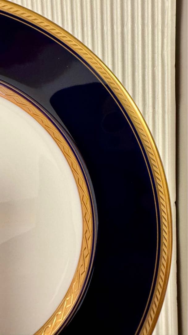 【新品未使用】ナルミ　ボーンチャイナ　珊瑚金彩柄　21cmデザート皿