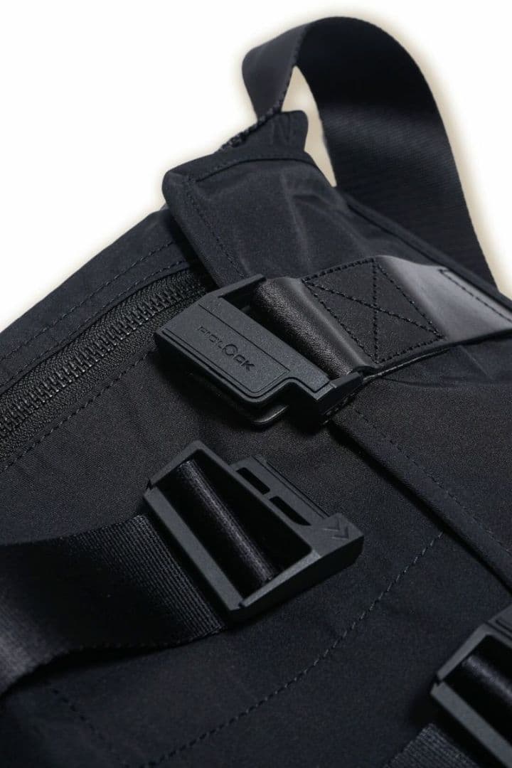 【極美品】AMIACALVA　アミアカルヴァ　Messenger Bag　S　黒