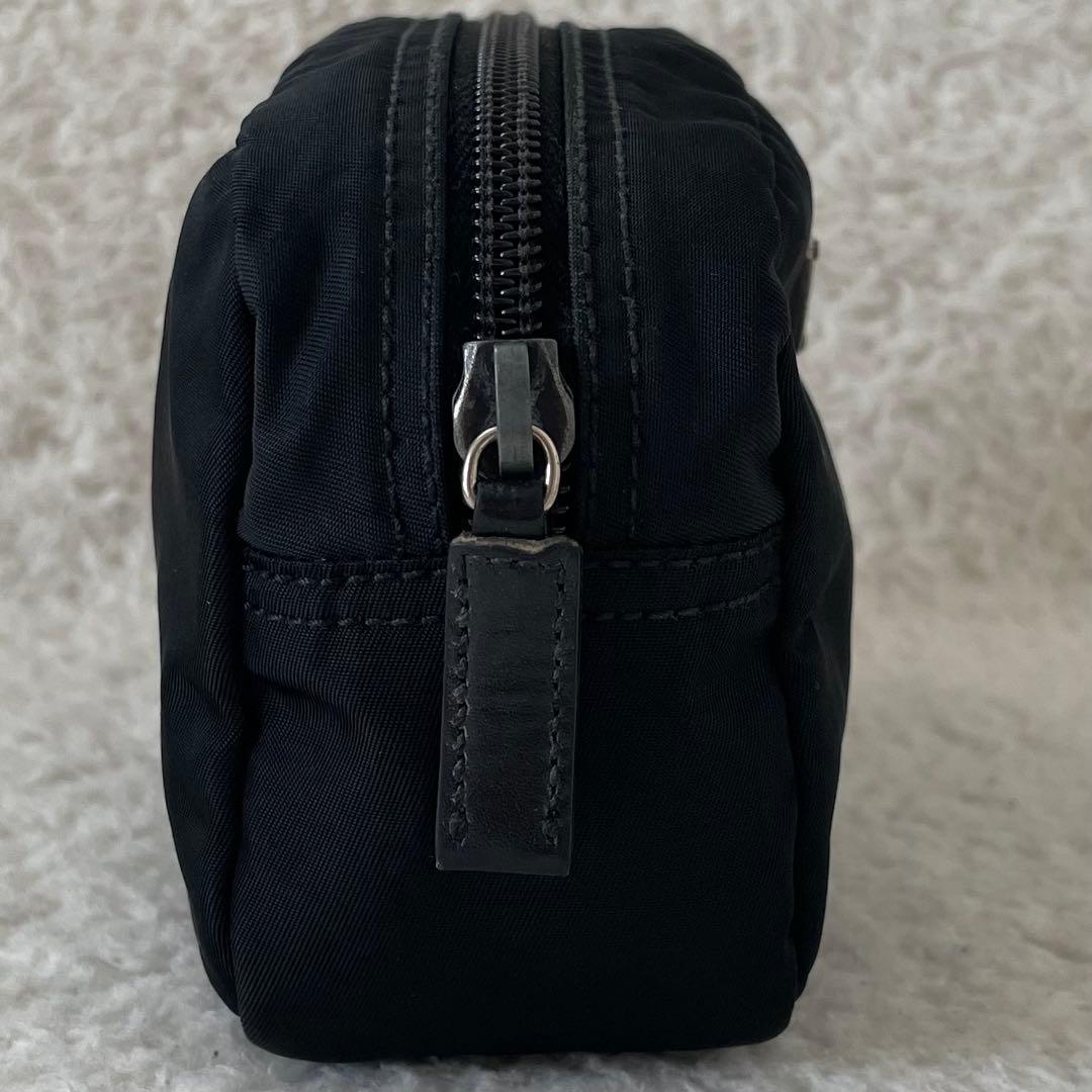 PRADA ブラック ナイロンポーチ