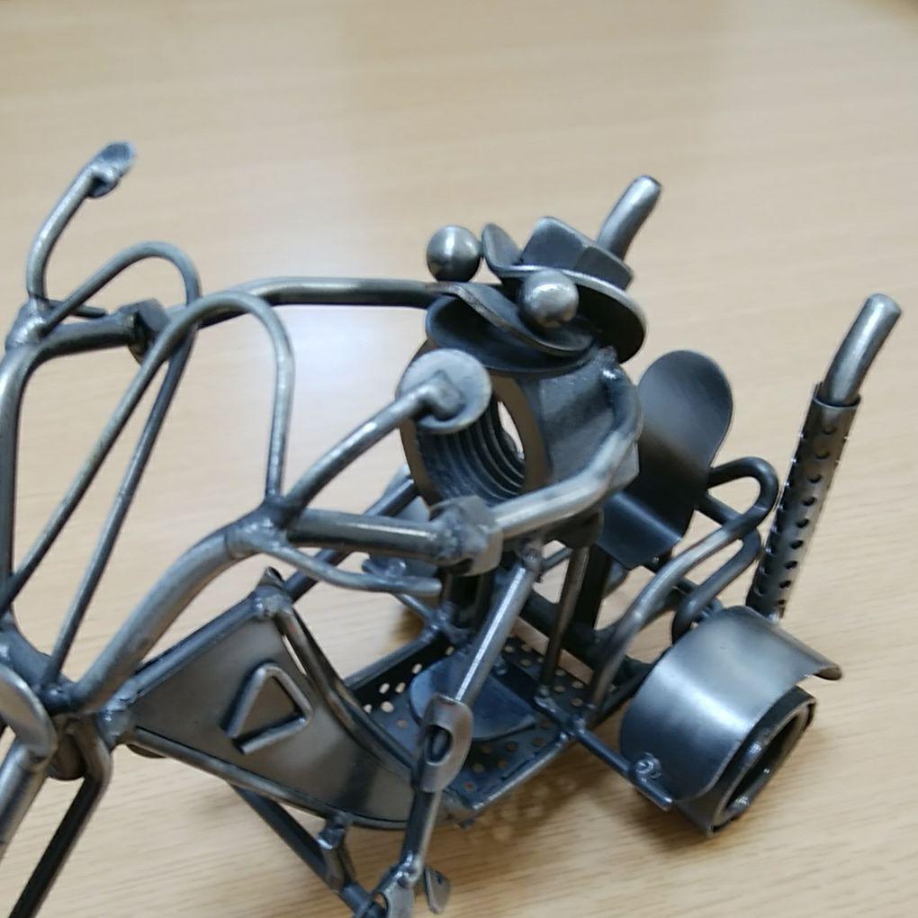 【期間限定特価】バイクに乗ったカエルの置物(金属製)