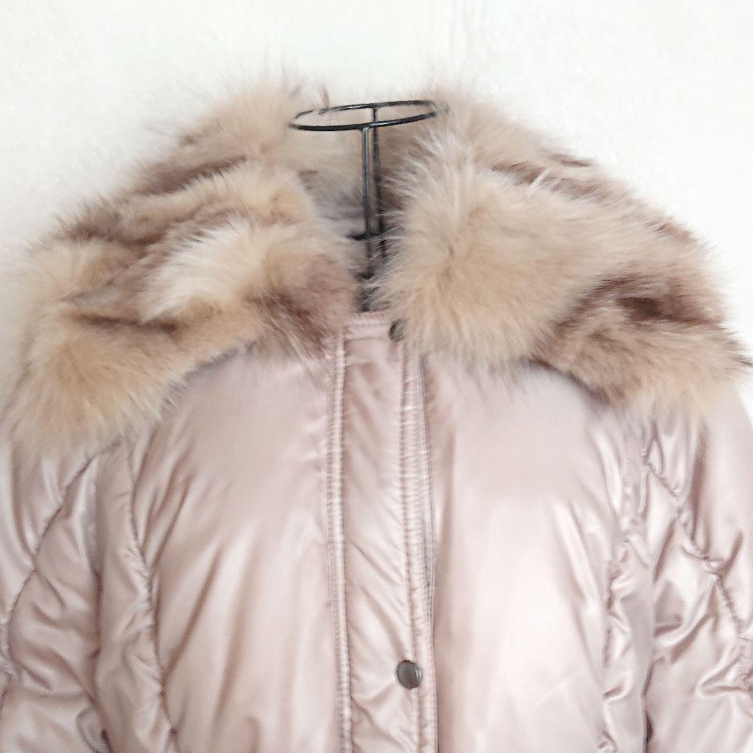 ベニーバードブルーフォックス衿付裾ギャザーダウンコート13号(ベージュ)