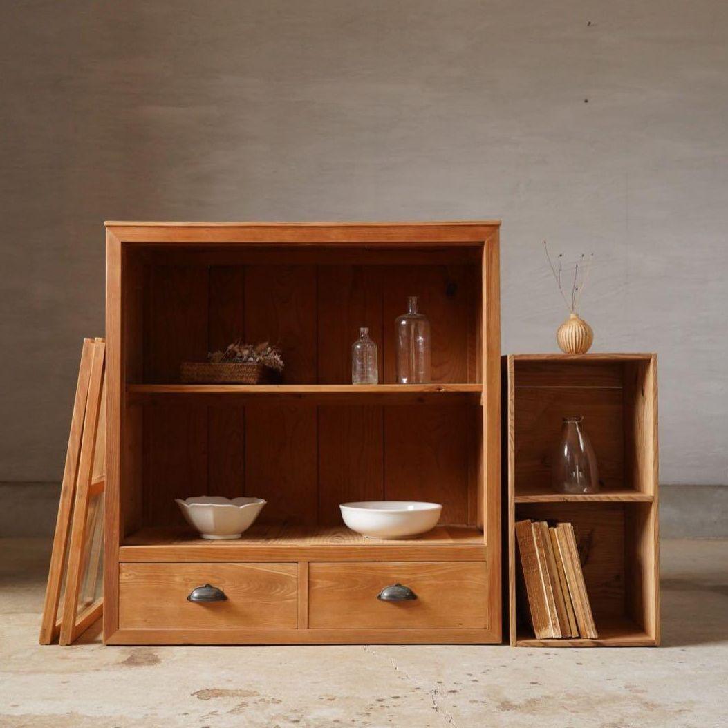 ガラス引き戸のキャビネット　水屋