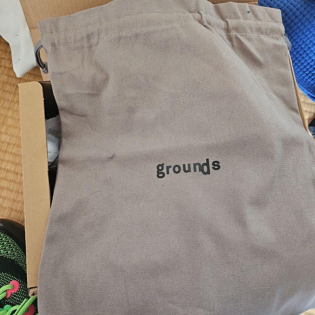 groundsスニーカー 黒/緑/ピンク