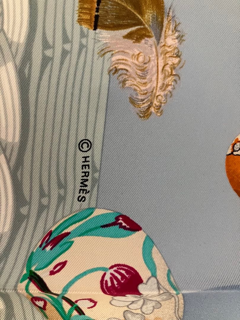 Hermès カラフルシルクスカーフ
