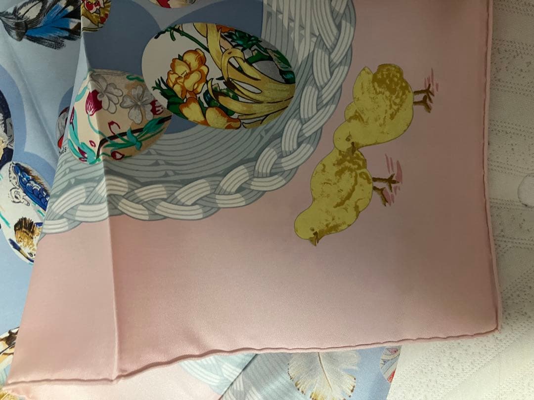 Hermès カラフルシルクスカーフ