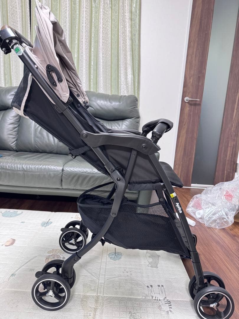 アップリカ　マジカルエアーフリー　ベビーカー