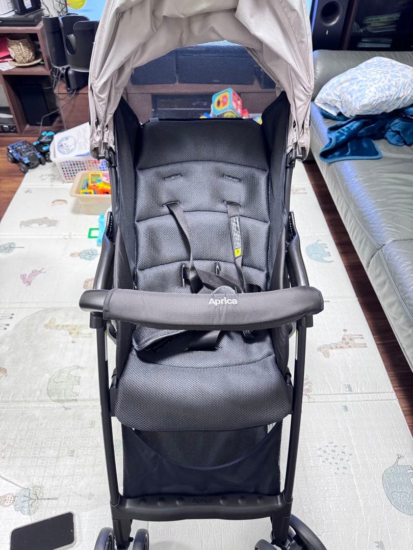 アップリカ　マジカルエアーフリー　ベビーカー