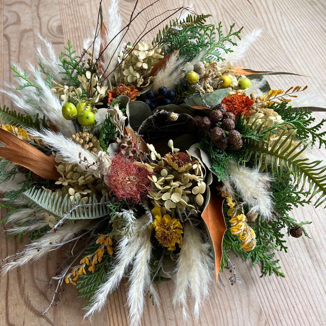 大きめ　実ものと秋の森のリース　キンポウジュ　パンパスグラス　グレビレア