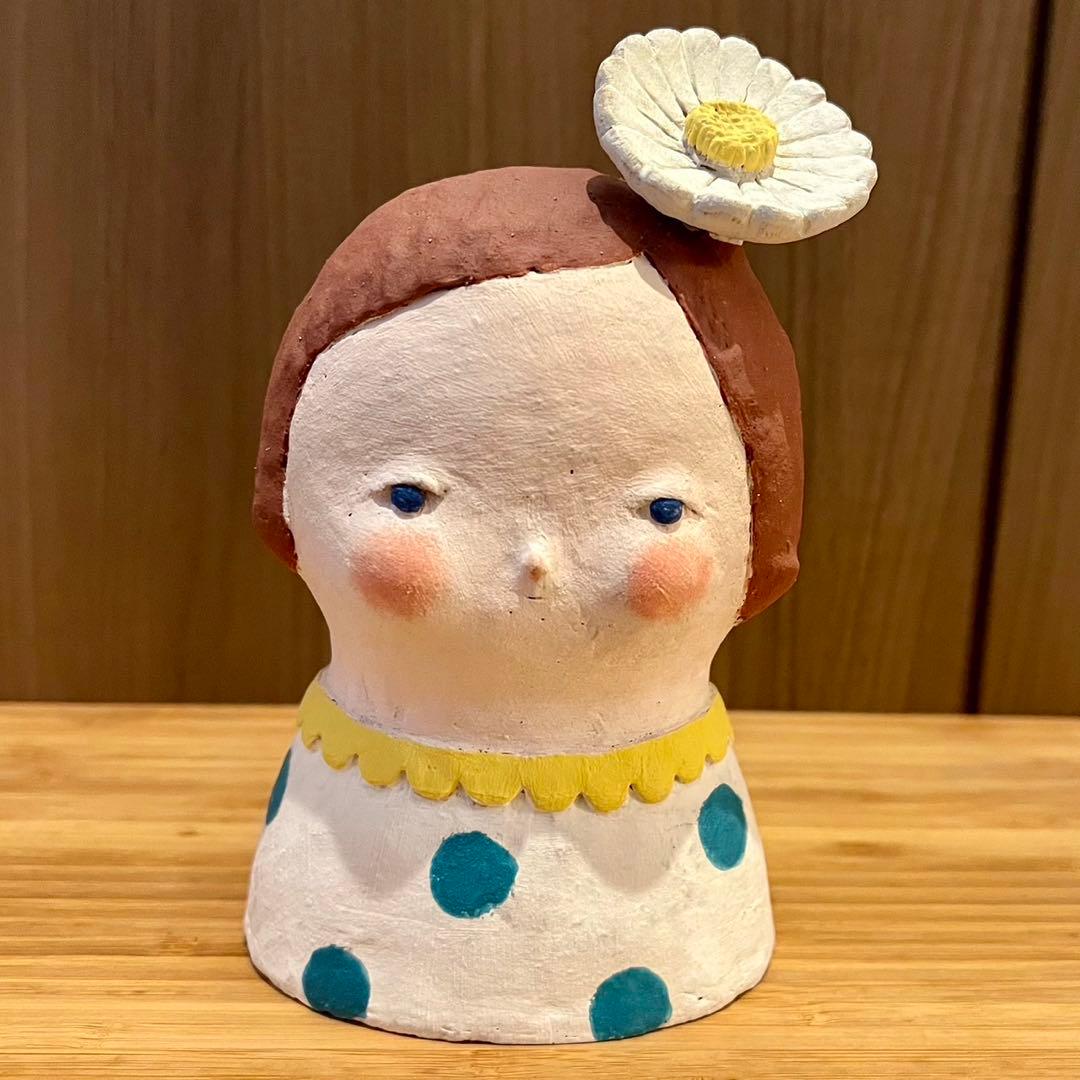 鈴木佳世さん|陶器製 女の子と花