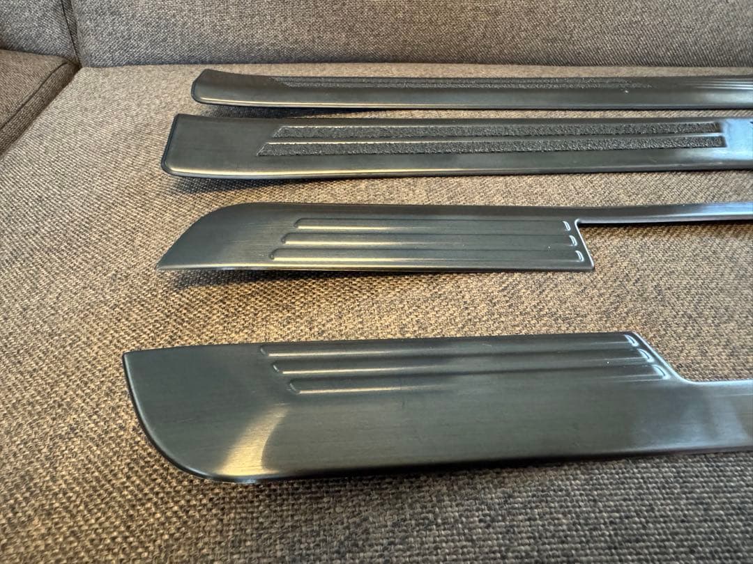 クラウンスポーツ サイドステップ　スカッフプレート フロント・リア 8Pセット