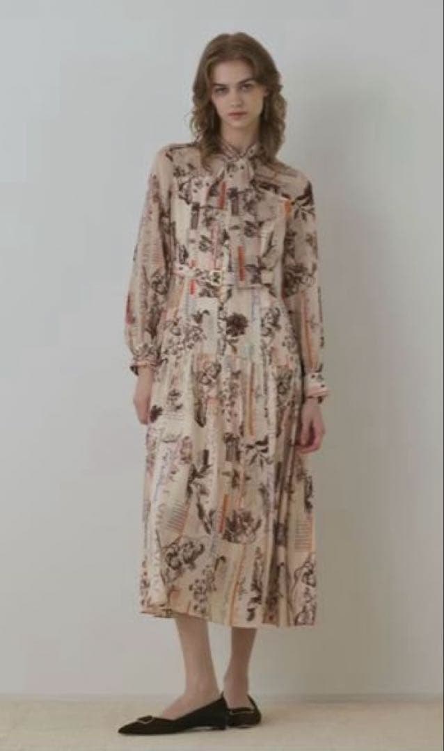 ロゴフラワープリントボウタイワンピース