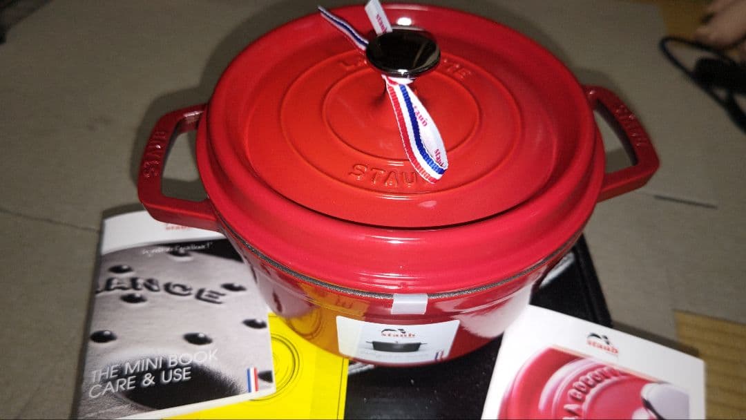 ストウブ　ピコココット　ラウンド　22㎝　チェリーレッド　40509-825