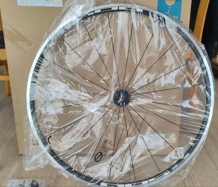 SHIMANO WH-R501A 　R500　前ホイール　新品