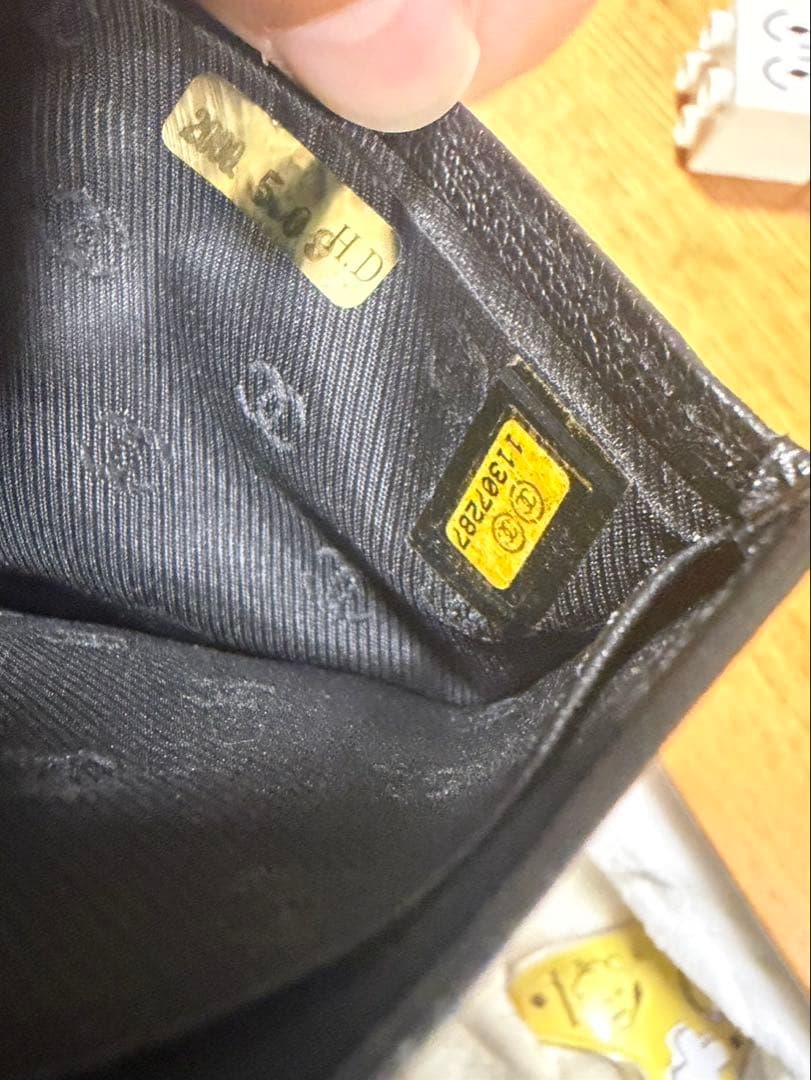 国内正規品　CHANEL シャネル　二つ折り財布　黒　キャビアスキン　ココマーク