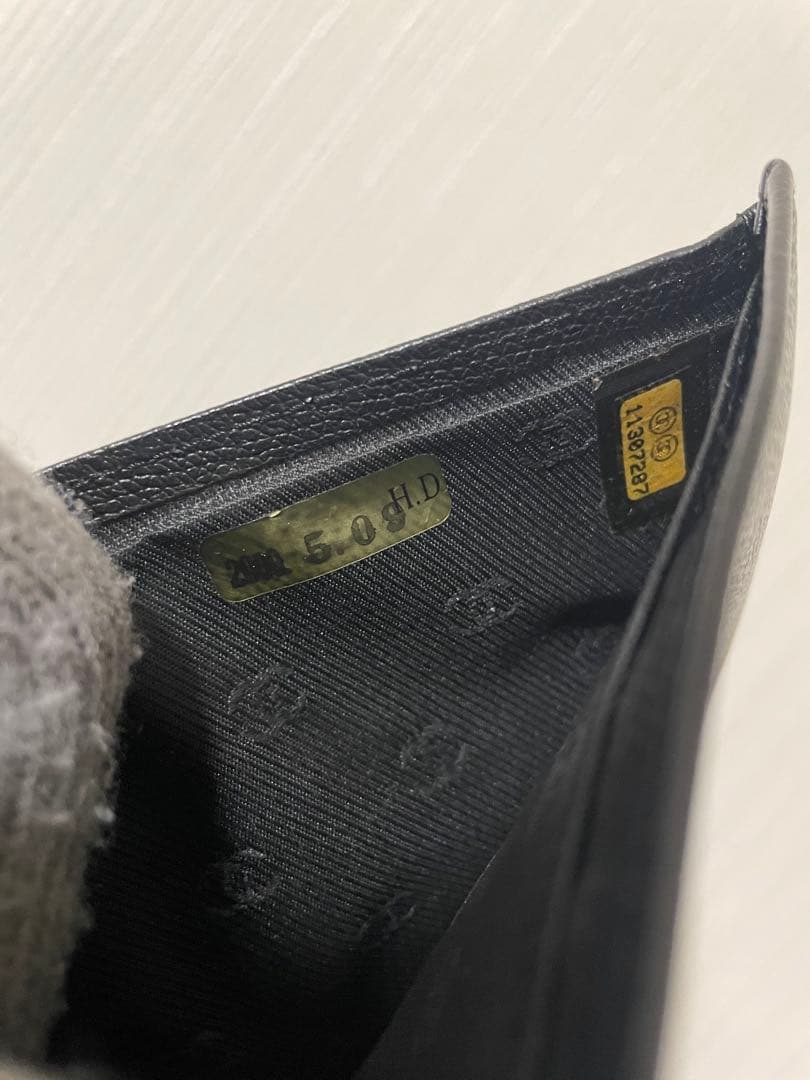 国内正規品　CHANEL シャネル　二つ折り財布　黒　キャビアスキン　ココマーク