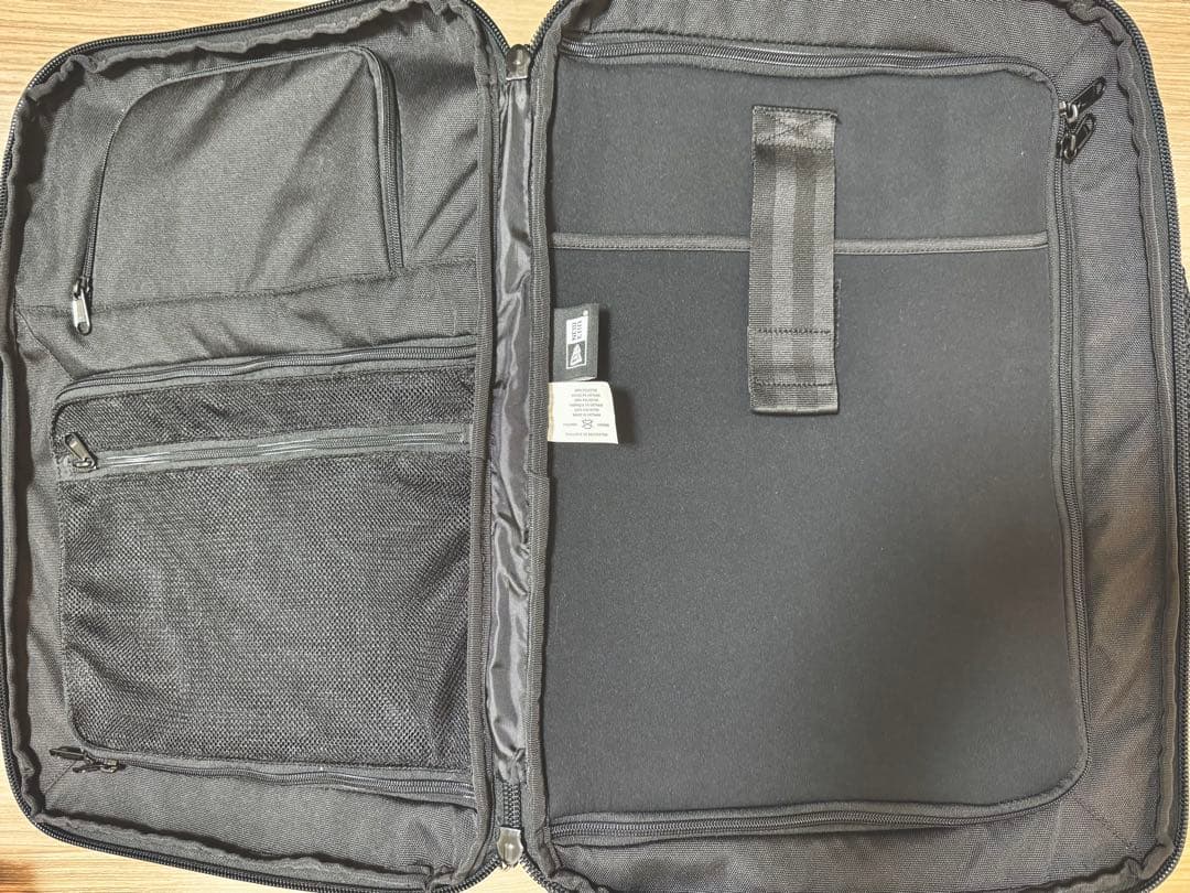 NEW ERA ブラック キャリーケース