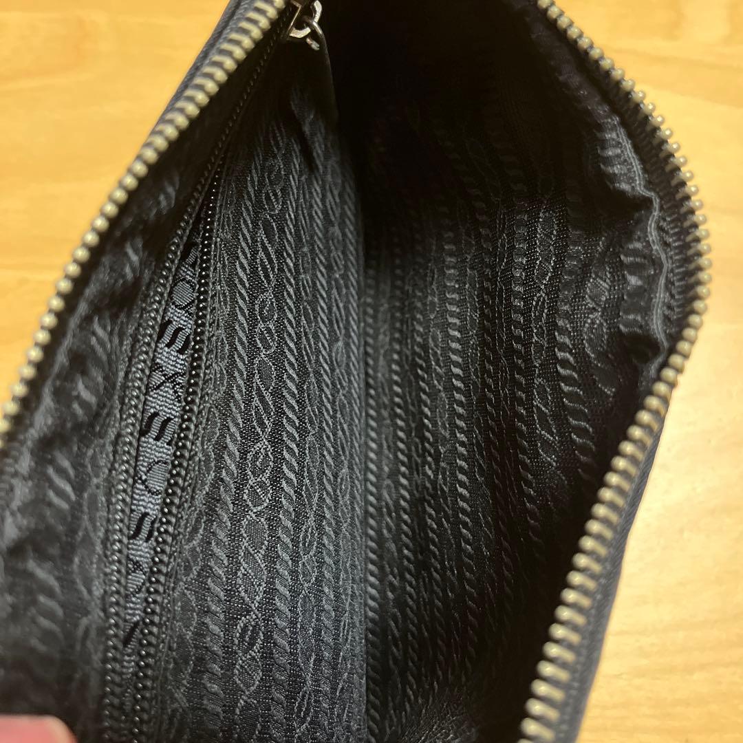 PRADA クマ刺繍 ナイロンポーチ