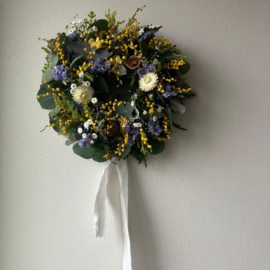 ミモザとブルースターチスのリース　ミランドールミモザ　貝細工　春