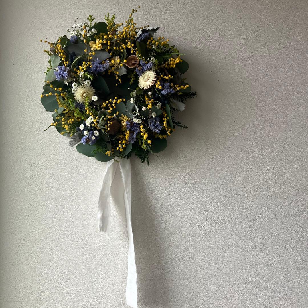 ミモザとブルースターチスのリース　ミランドールミモザ　貝細工　春