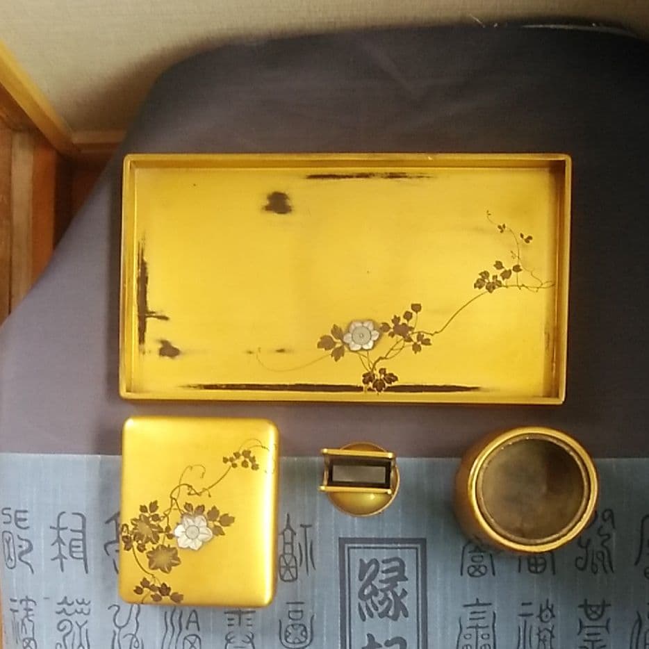 金箔漆塗蒔絵卓上喫煙セット