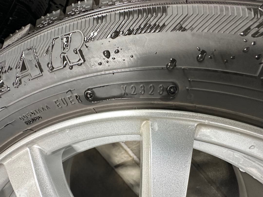 t*r様 ⭐️早い者勝ち⭐️215/60R17ホイール付き スタッドレスタイヤ