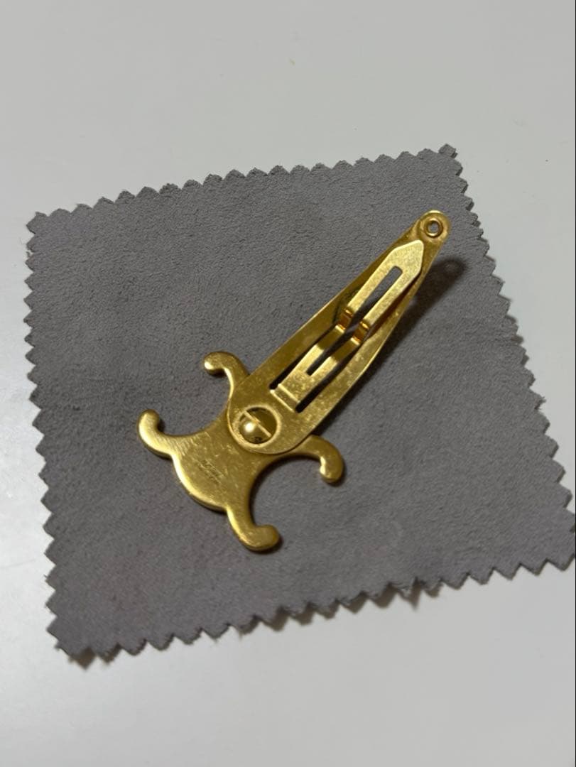 CELINEセリーヌスナップへアクリップゴールド 値下げ19000円まで可能