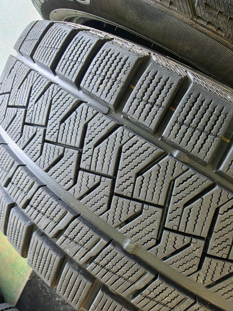 ピレリ　アイスアシンメトリコ 215/50R17 19年製 4本セット