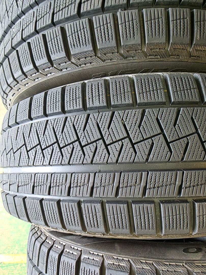 ピレリ　アイスアシンメトリコ 215/50R17 19年製 4本セット