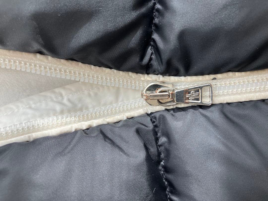 MONCLER キッズダウンコート ブラック/ホワイト