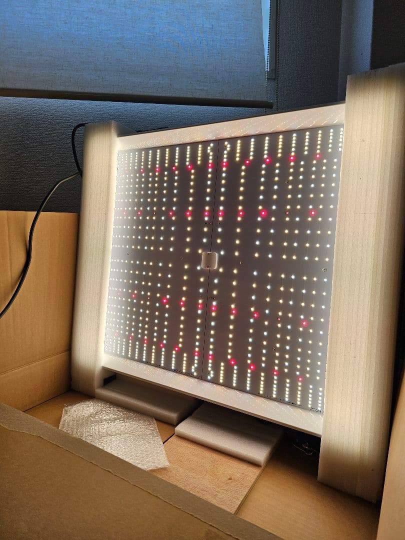 【美品】植物育成LEDライト 67cm x 56cm 400W