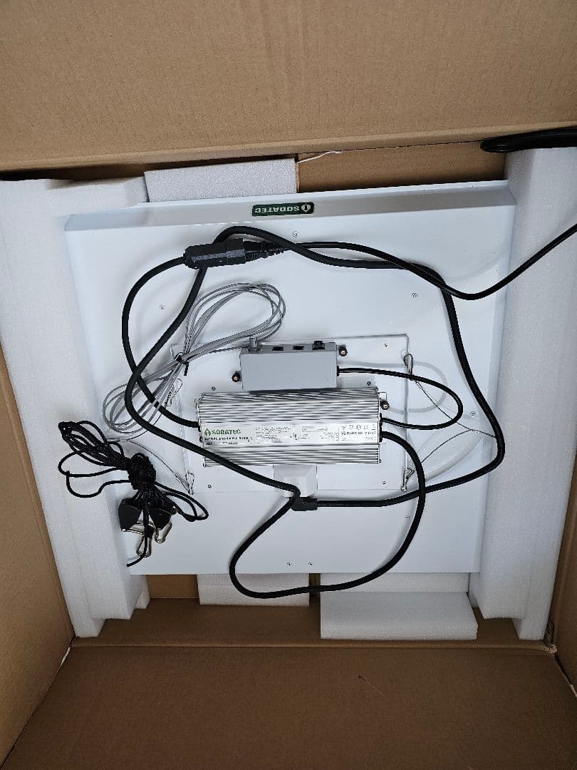 【美品】植物育成LEDライト 67cm x 56cm 400W