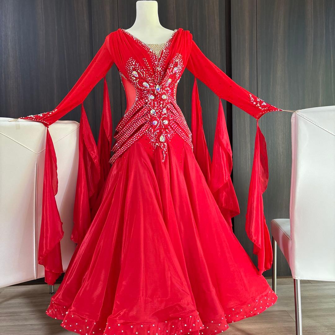 社交ダンス　赤　ドレス　パーティー　競技会　トライアル　豪華