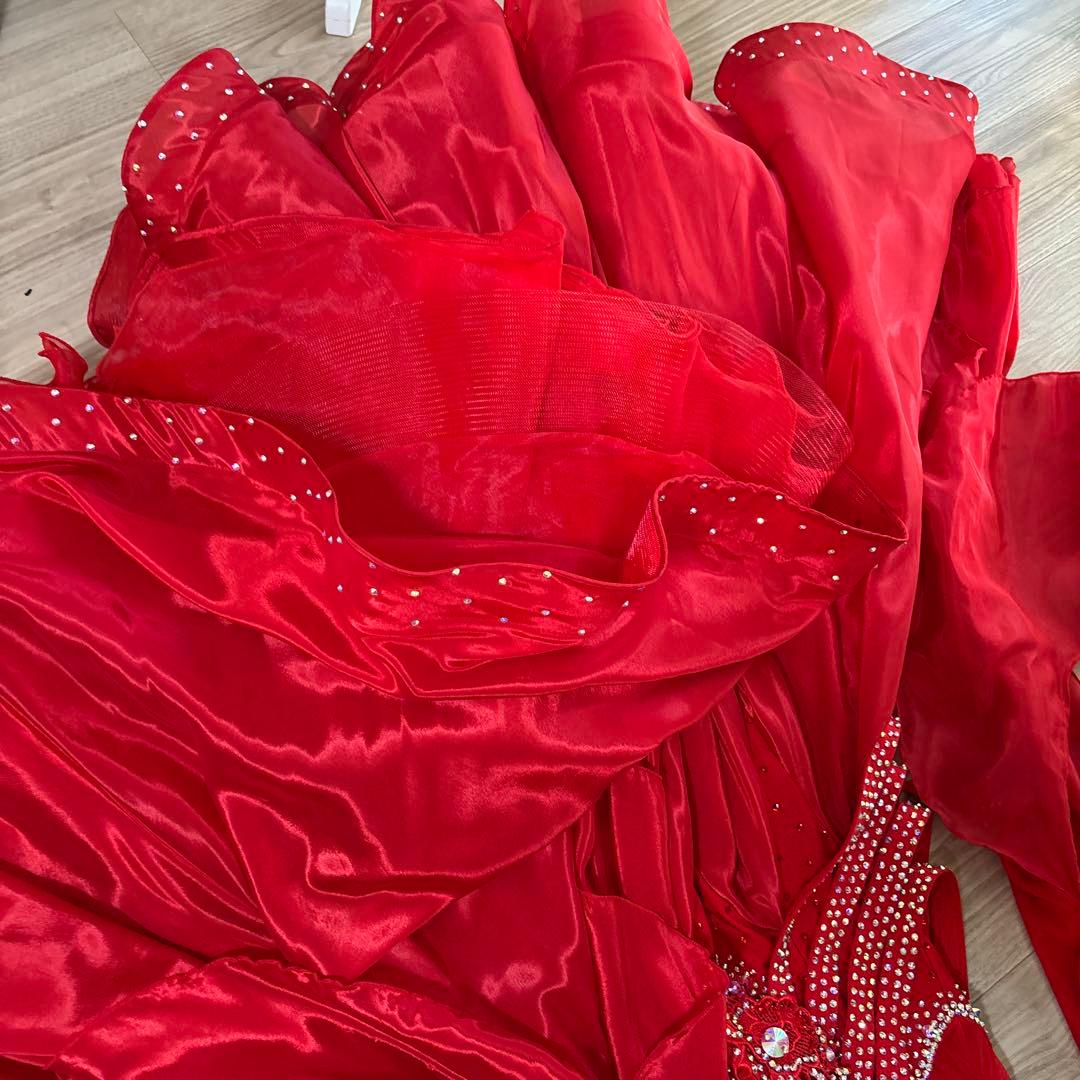社交ダンス　赤　ドレス　パーティー　競技会　トライアル　豪華