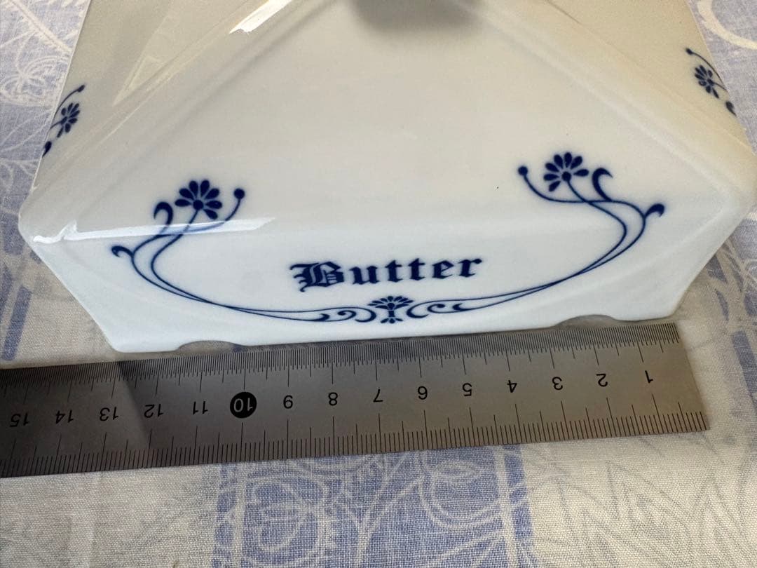 陶器　バターケース 白地に藍　セラミックバターディッシュ　北欧系