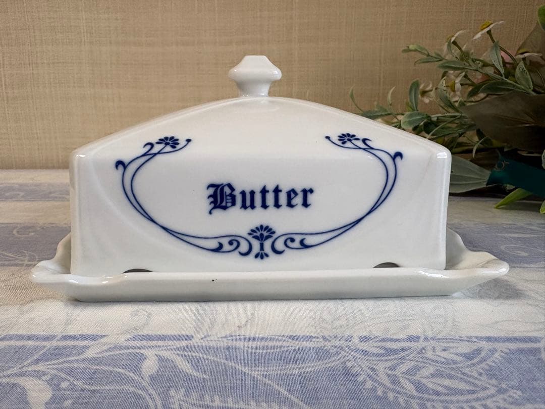 陶器　バターケース 白地に藍　セラミックバターディッシュ　北欧系