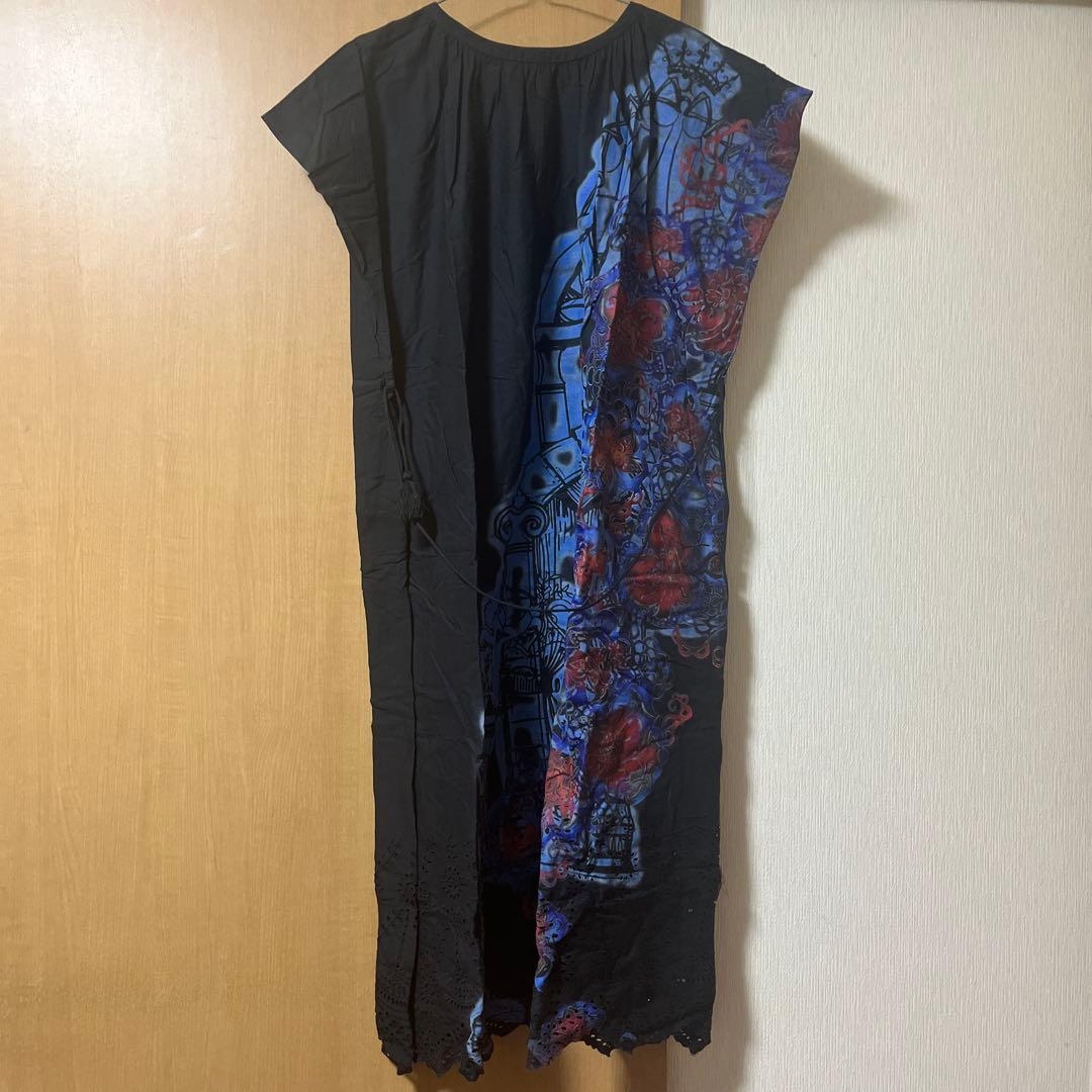 YOKANG 黒と青の花柄刺繍ノースリーブワンピース