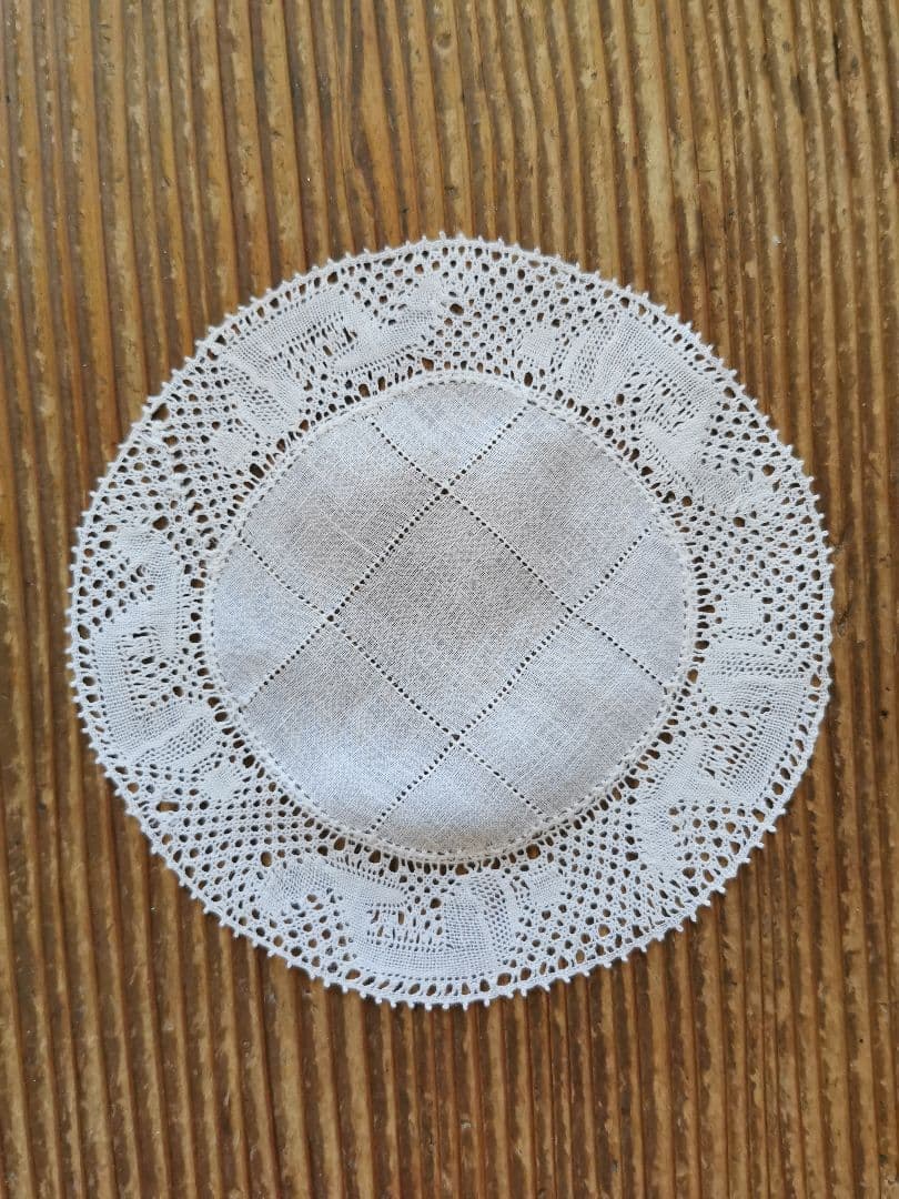 アンティークフランダースレース 花頭を垂れた薔薇 目抜き透かし格子刺繍 ドイリー