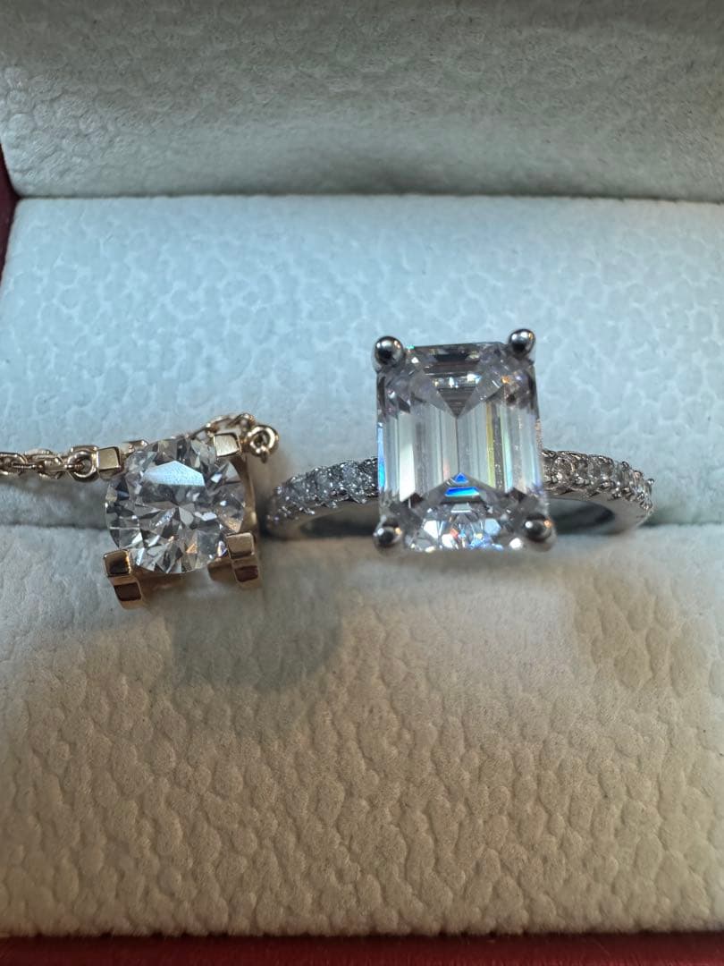 新品未使用 Au750 2ct エメラルドカット リング