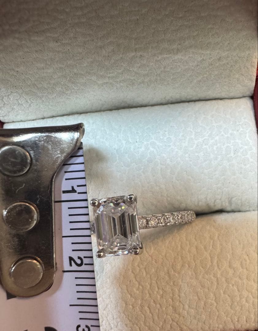 新品未使用 Au750 2ct エメラルドカット リング