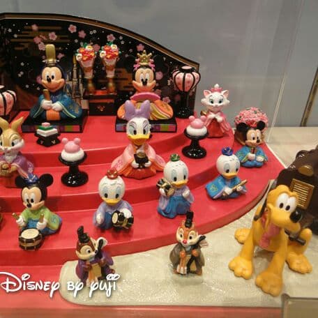 ディズニーリゾート限定発売 ミッキーと仲間たちの雛人形（台付き）