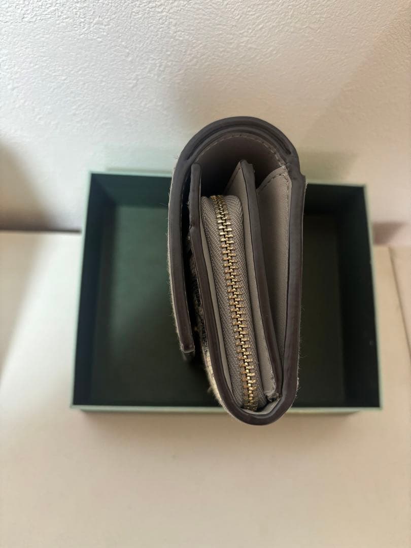 【美品(箱付き)】kate spade(ケイトスペード)二つ折り財布