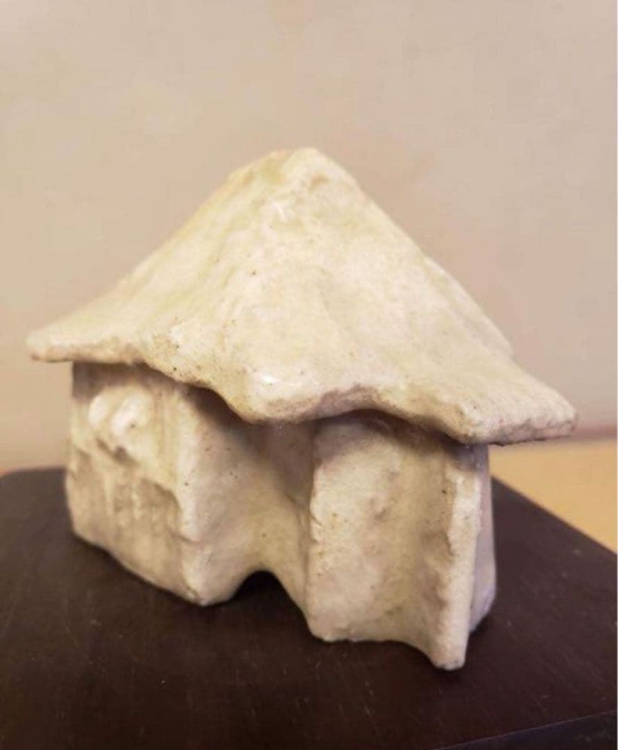 雪景色色くず屋 陶器製小屋　添配 山野草飾りの添　高さ6センチ