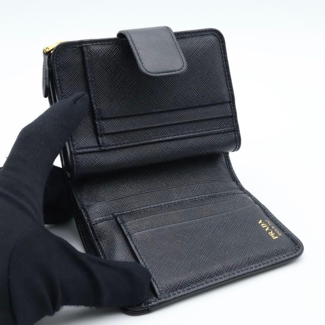 【極美品】PRADA　二つ折り財布　サフィアーノレザー　三角ロゴ　黒