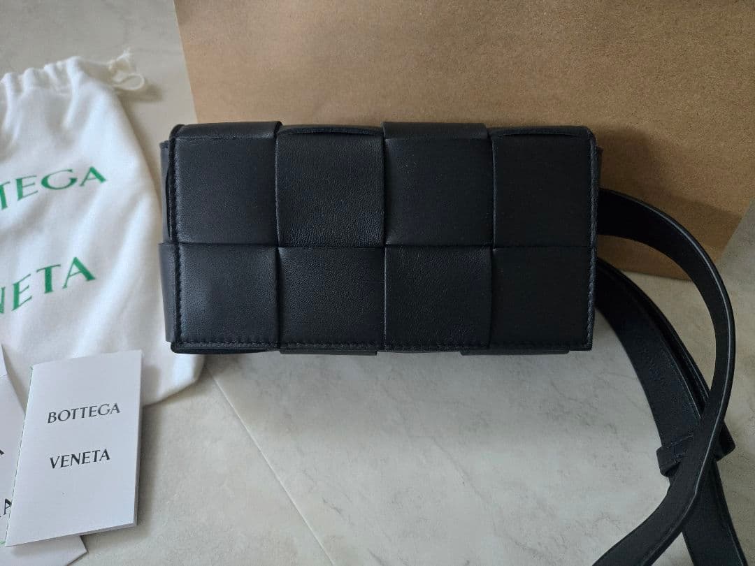 ボッテガヴェネタ　カセット　ショルダーバッグ　ブラック