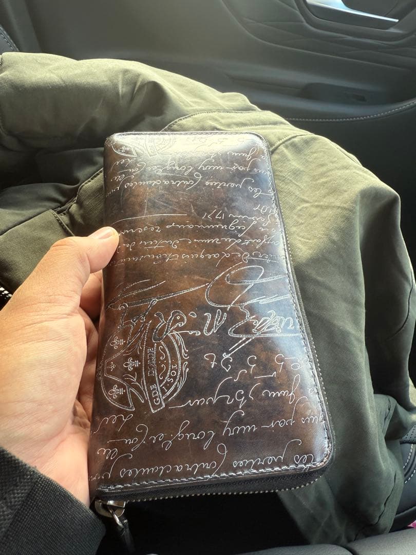 ベルルッティ長財布　銀文字‼️再出品