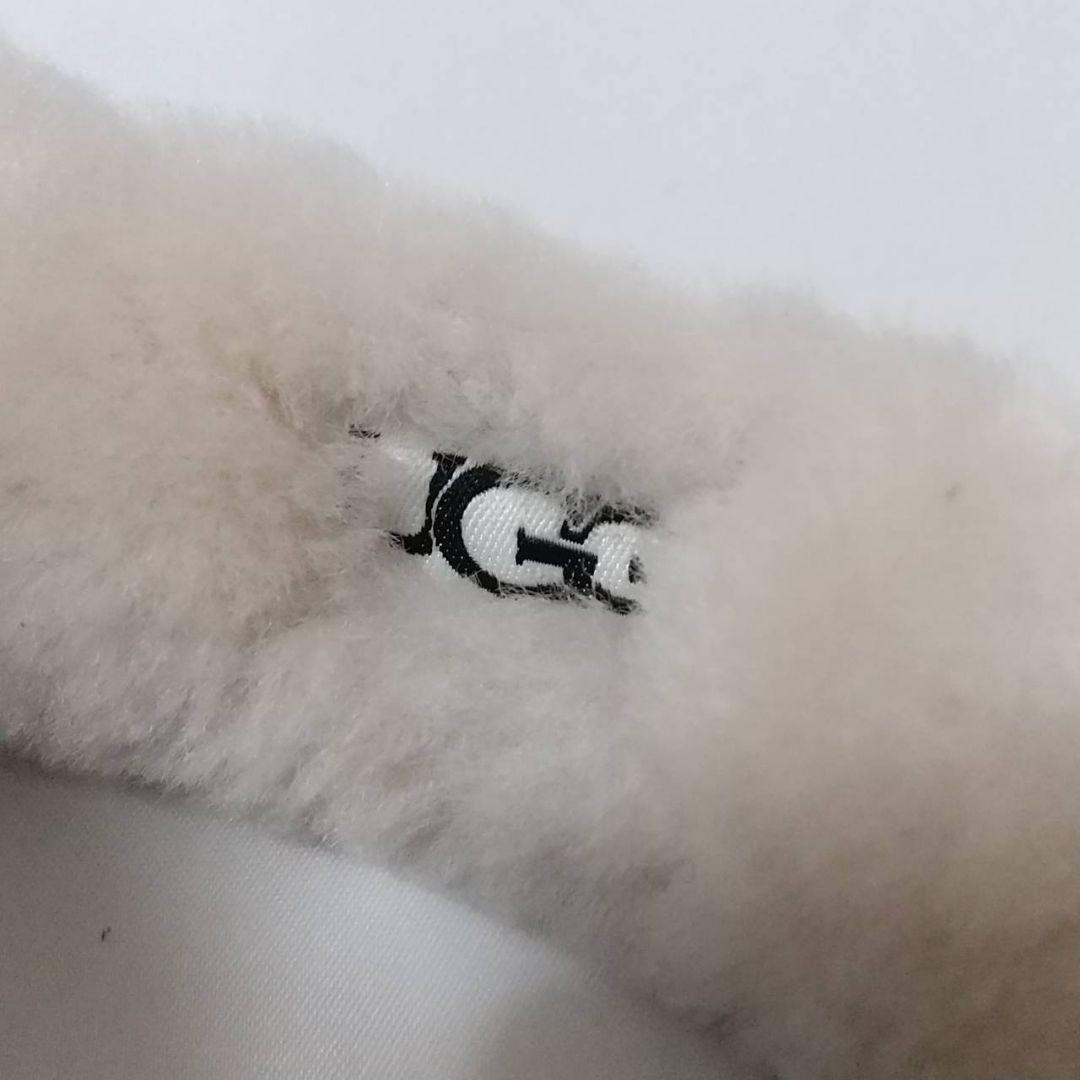 アグ UGG イヤーマフ シープスキンとファーの人気の刺繍UGGロゴ入り