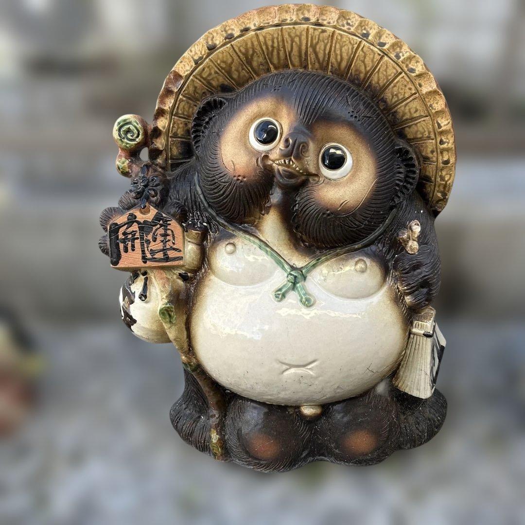 たぬきの陶器置物