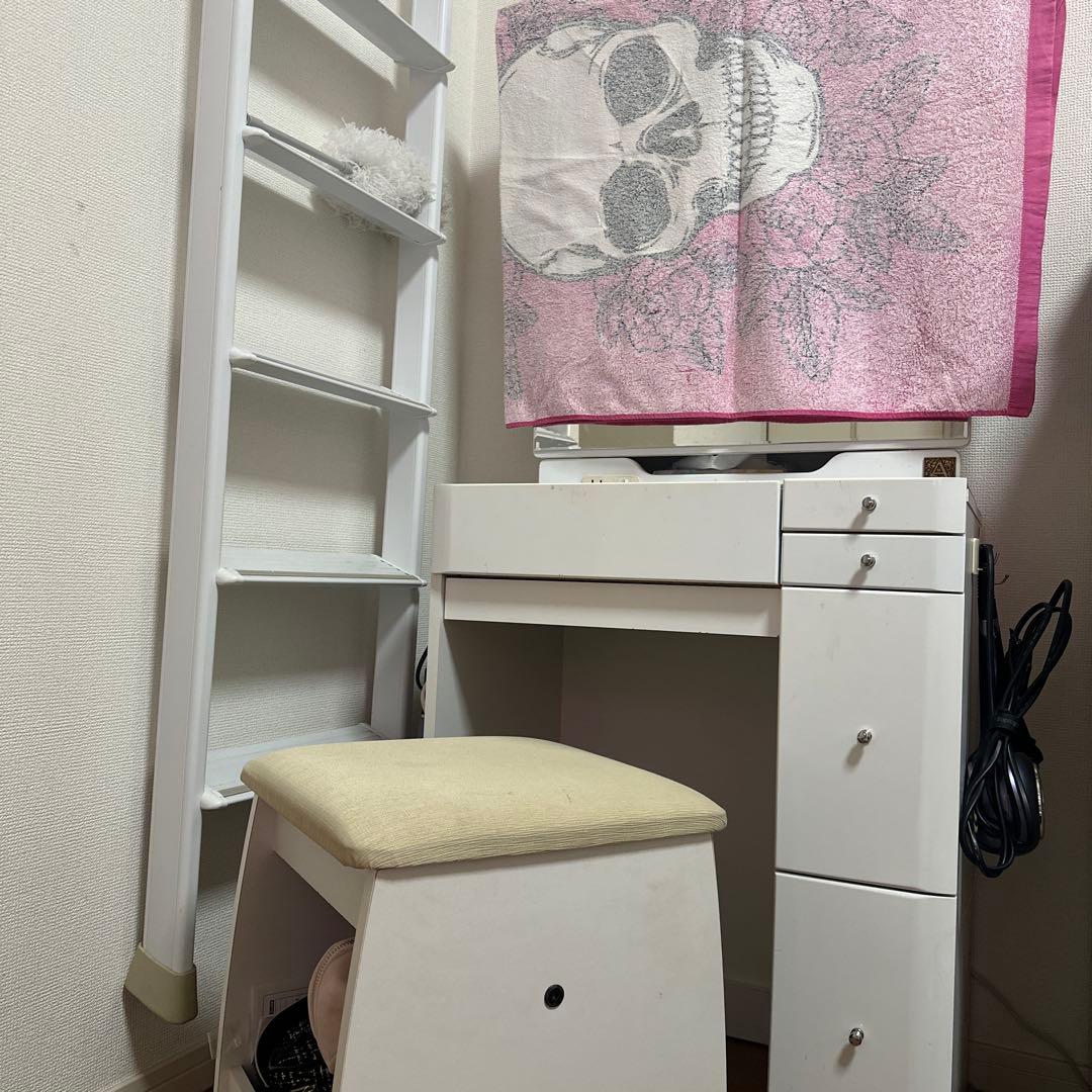 ホワイト木製ドレッサー 引き出し付き