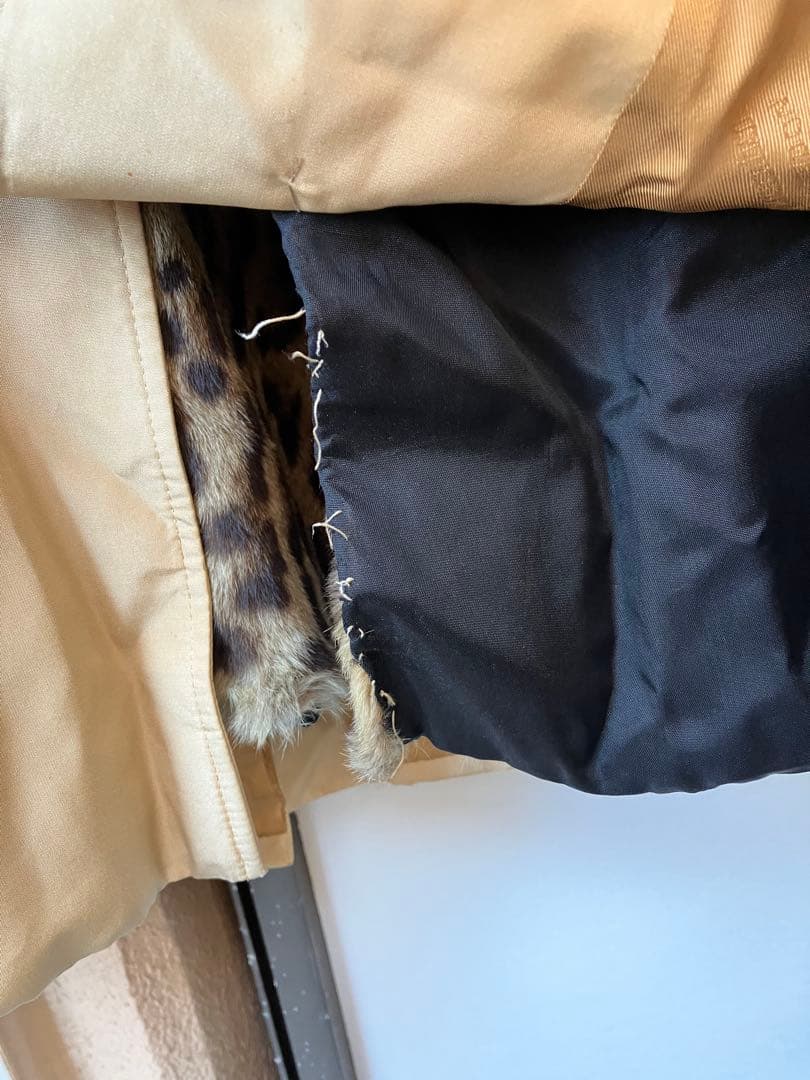 【アクアスキュータム】トレンチコート　オセロット柄FUR 毛皮付き　ヒョウ柄毛皮